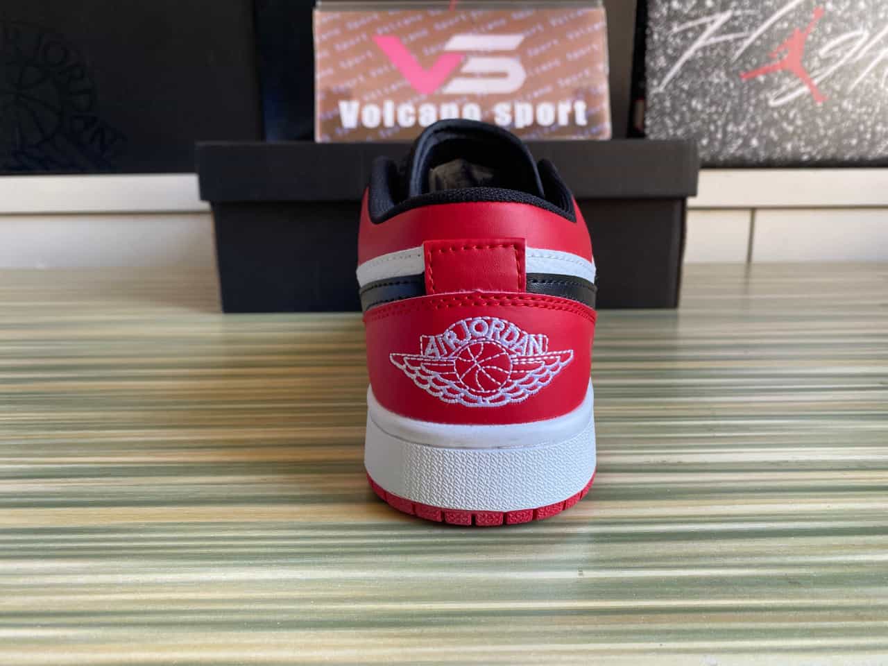 Air Jordan 1 Low Bred Toe 553558-126