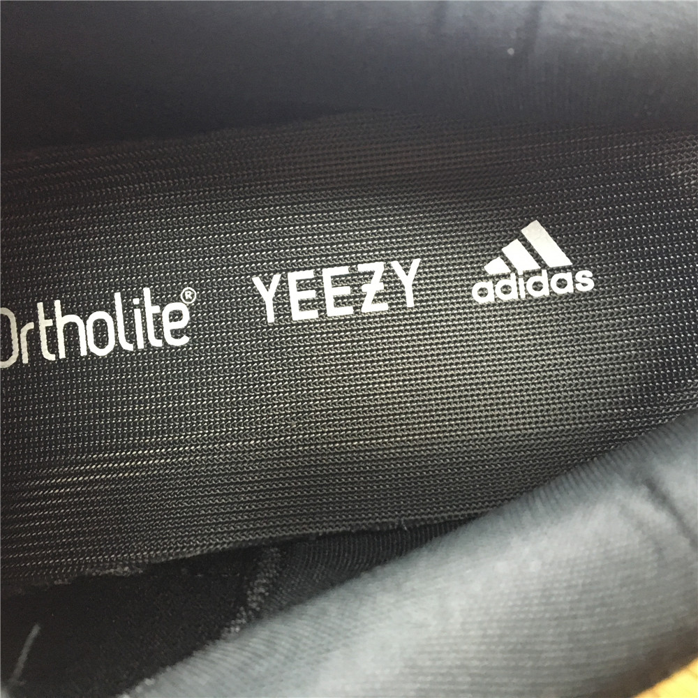 adidas Yeezy Boost 700 V2Vanta