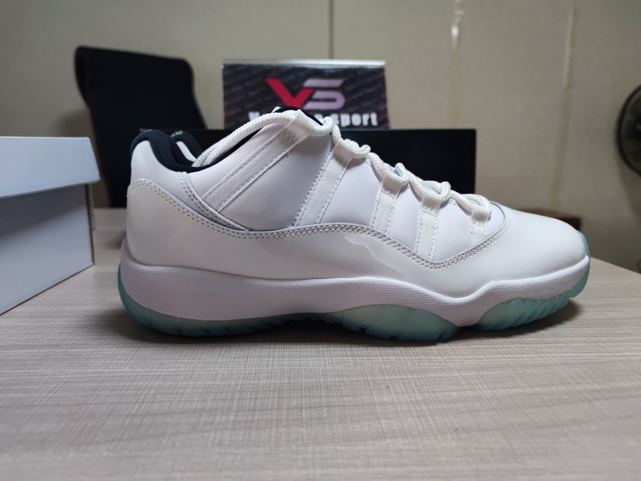 Jordan AJ11 Retro Low 