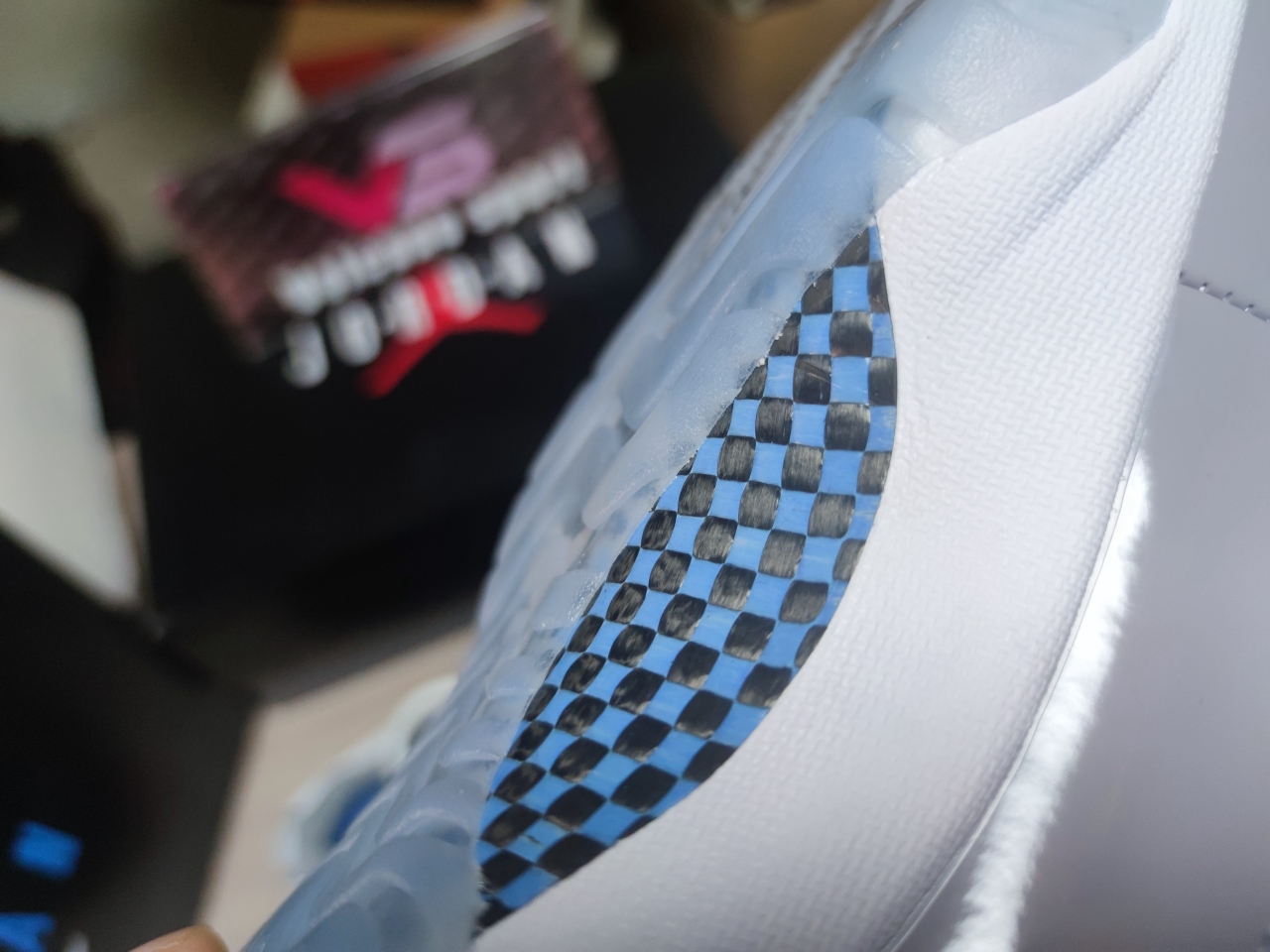 Jordan 11 Retro Low Cement Grey AV2187-140