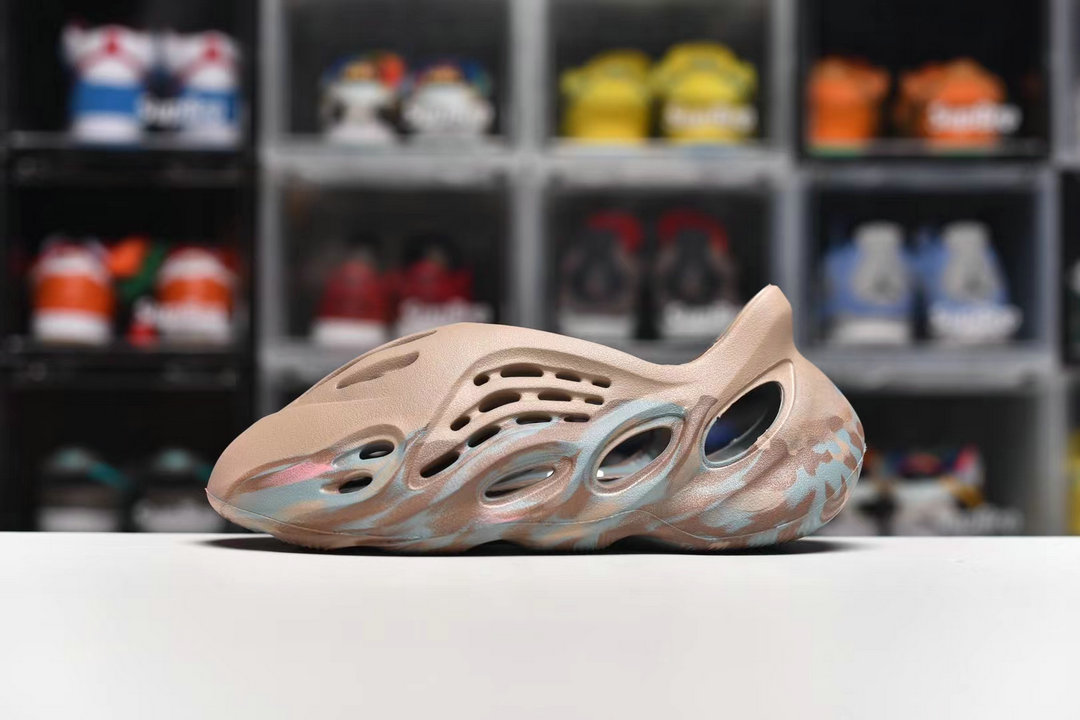 adidas Yeezy Foam RNNR MX Sand Grey GY3696