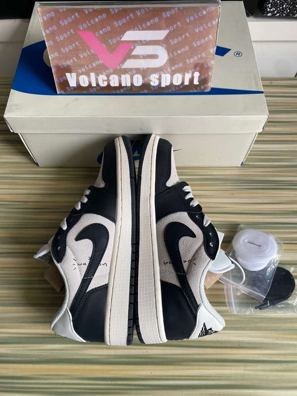 Jordan 1 Retro Low OG DM7866-700