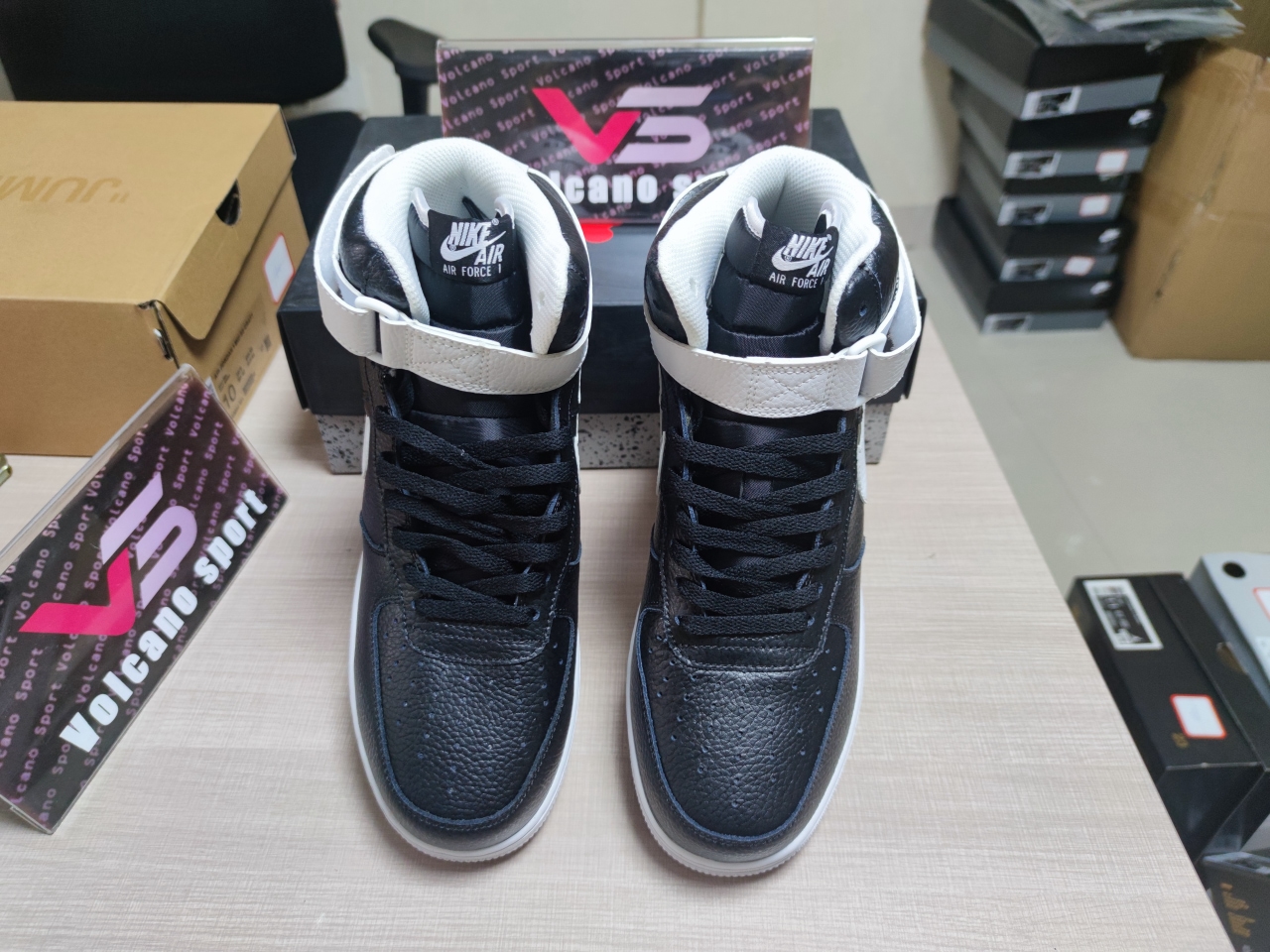 Air Force 1 High '07 Black White CT2303 002