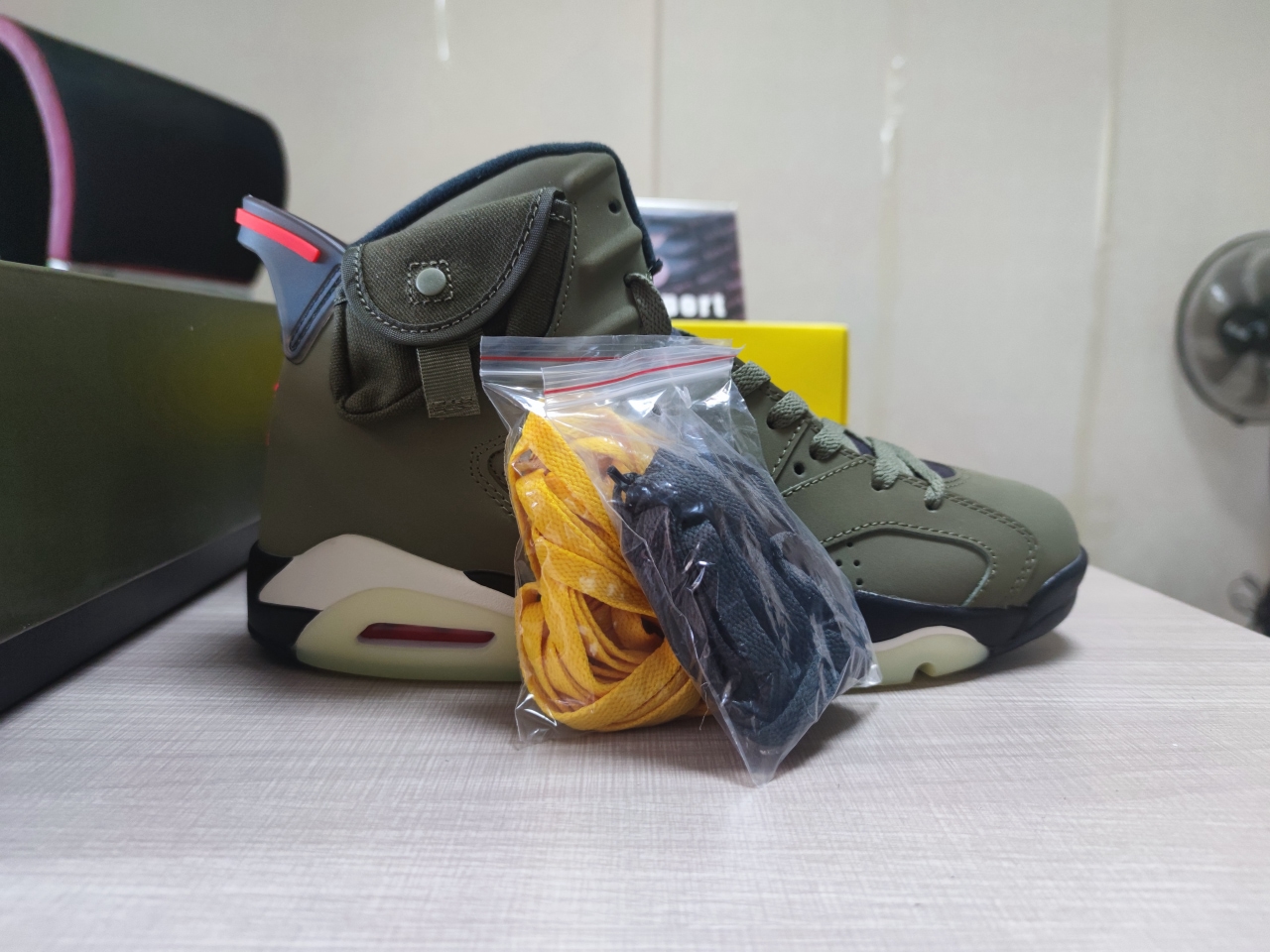 Travis Scott x Jordan 6 Retro CN1084-200