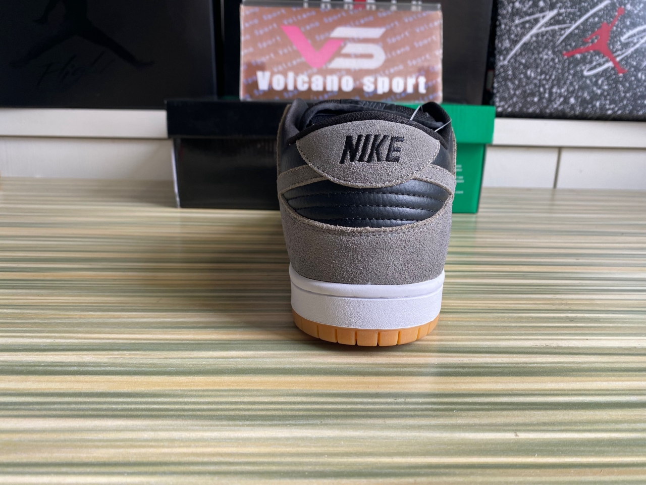 Nike SB Dunk Low Dark Grey Black Gum AR0778-001