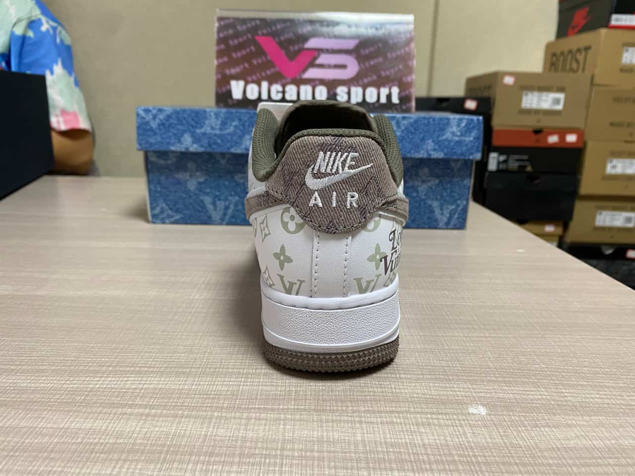 Air force1 x LV8 CV0670-300