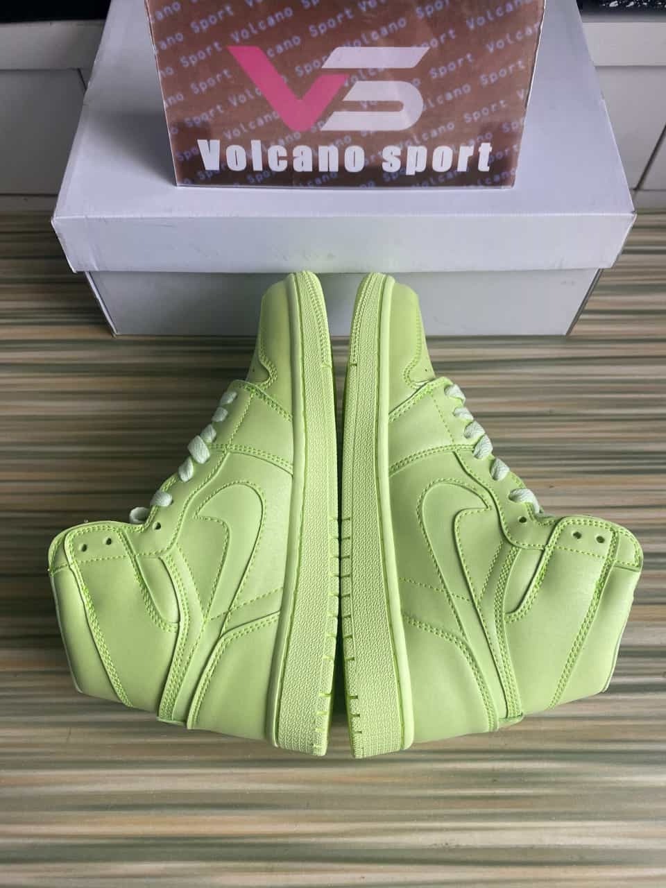 Jordan 1 Retro High Barely Volt AH7389-700