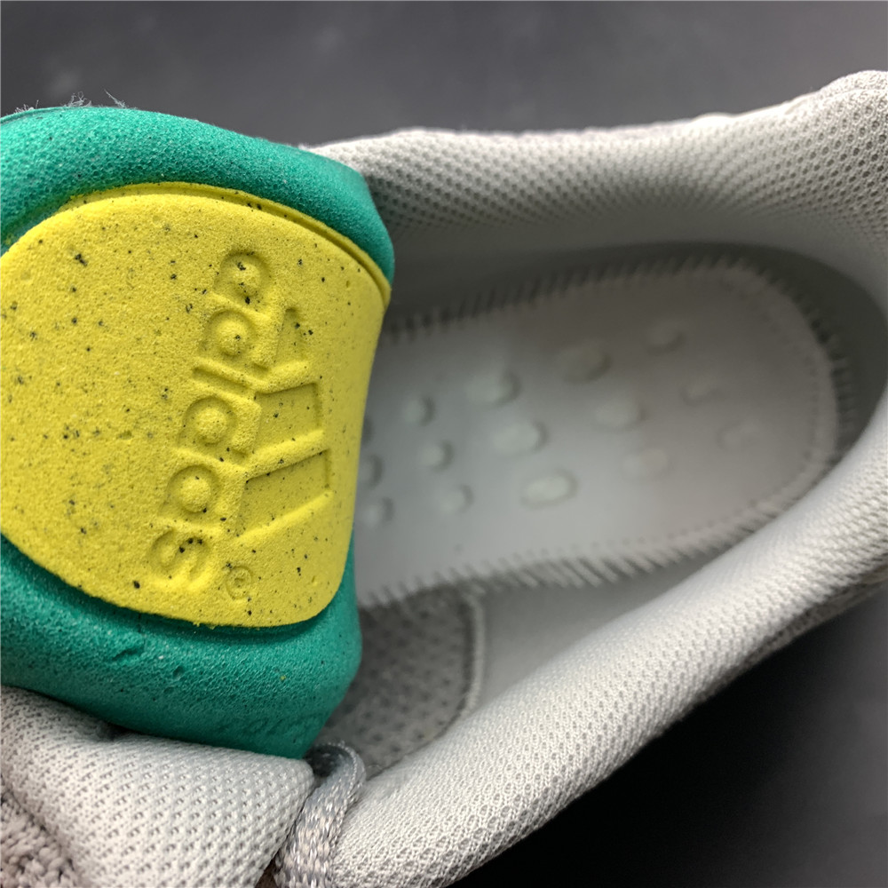 adidas Yeezy Boost 700 V2Static