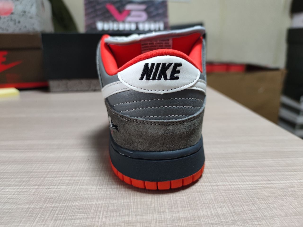 SB Dunk Low Staple NYC Pigeon 304292 011