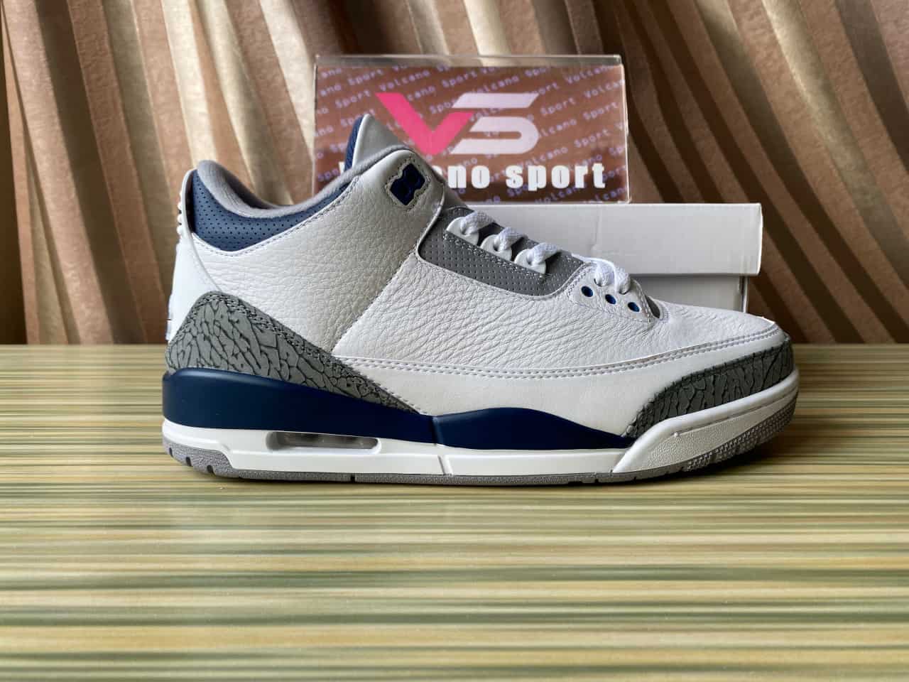 Jordan 3 Retro Midnight Navy CT8532-140