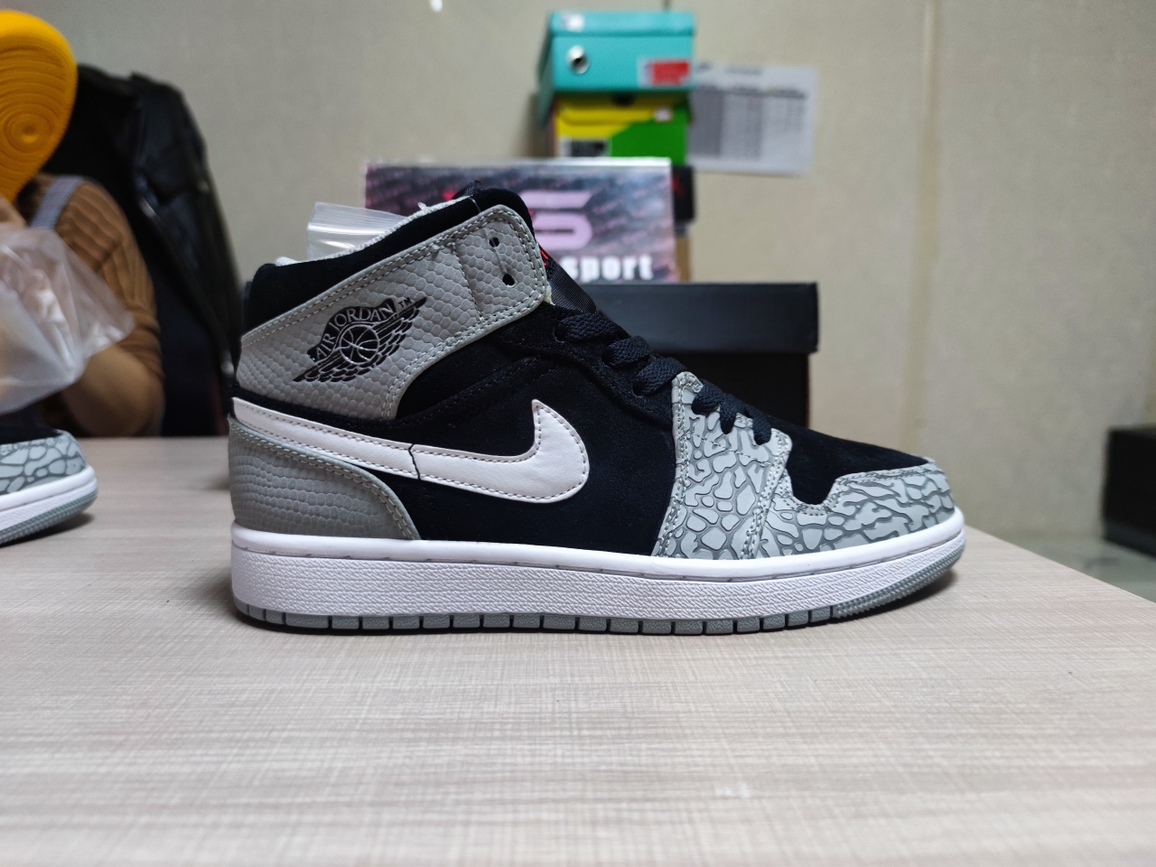 Jordan 1 Mid SE Elephant Print DM1200 016