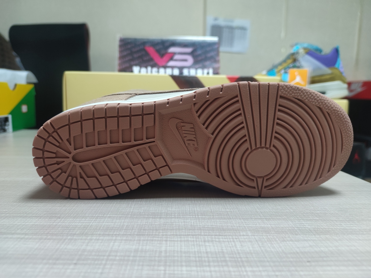 Dunk Low SE Sand Drift FD0873-126