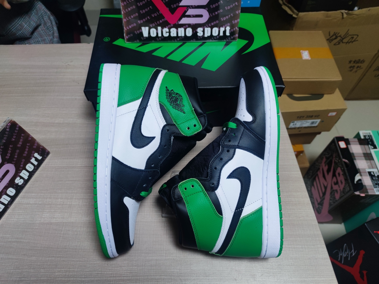 Jordan 1 Retro High OG Lucky Green DZ5485-031