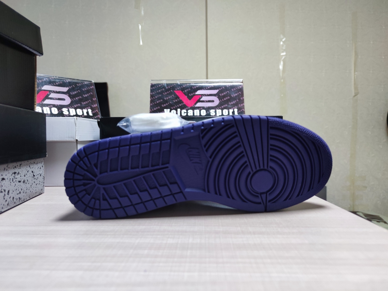 Jordan 1 High OG “Court Purple”555088-500