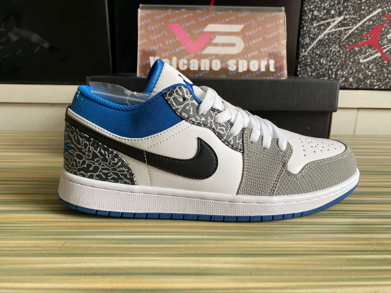 Jordan 1 Low SE True Blue DM1199-140