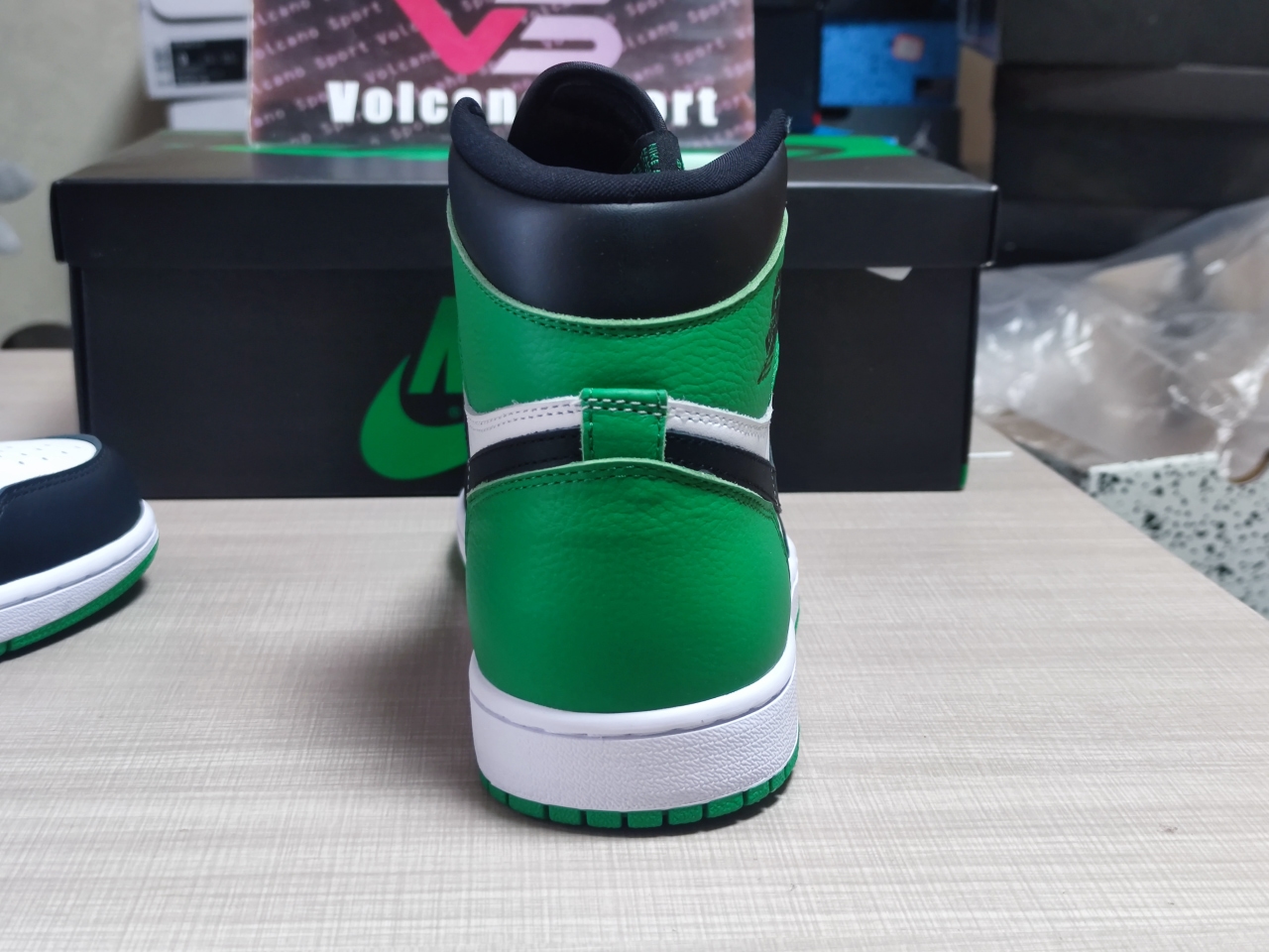 Jordan 1 Retro High OG Lucky Green DZ5485-031