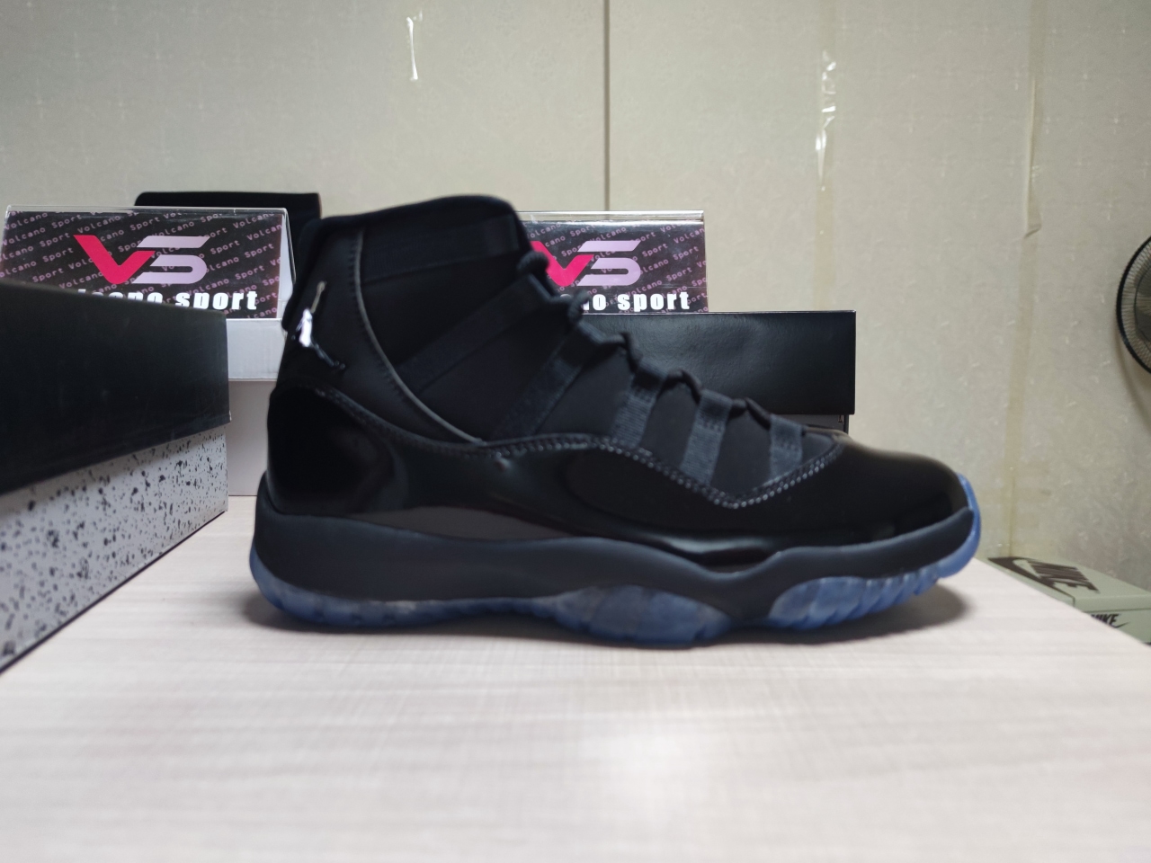 Jordan 11 Cap and Gown 378037-005