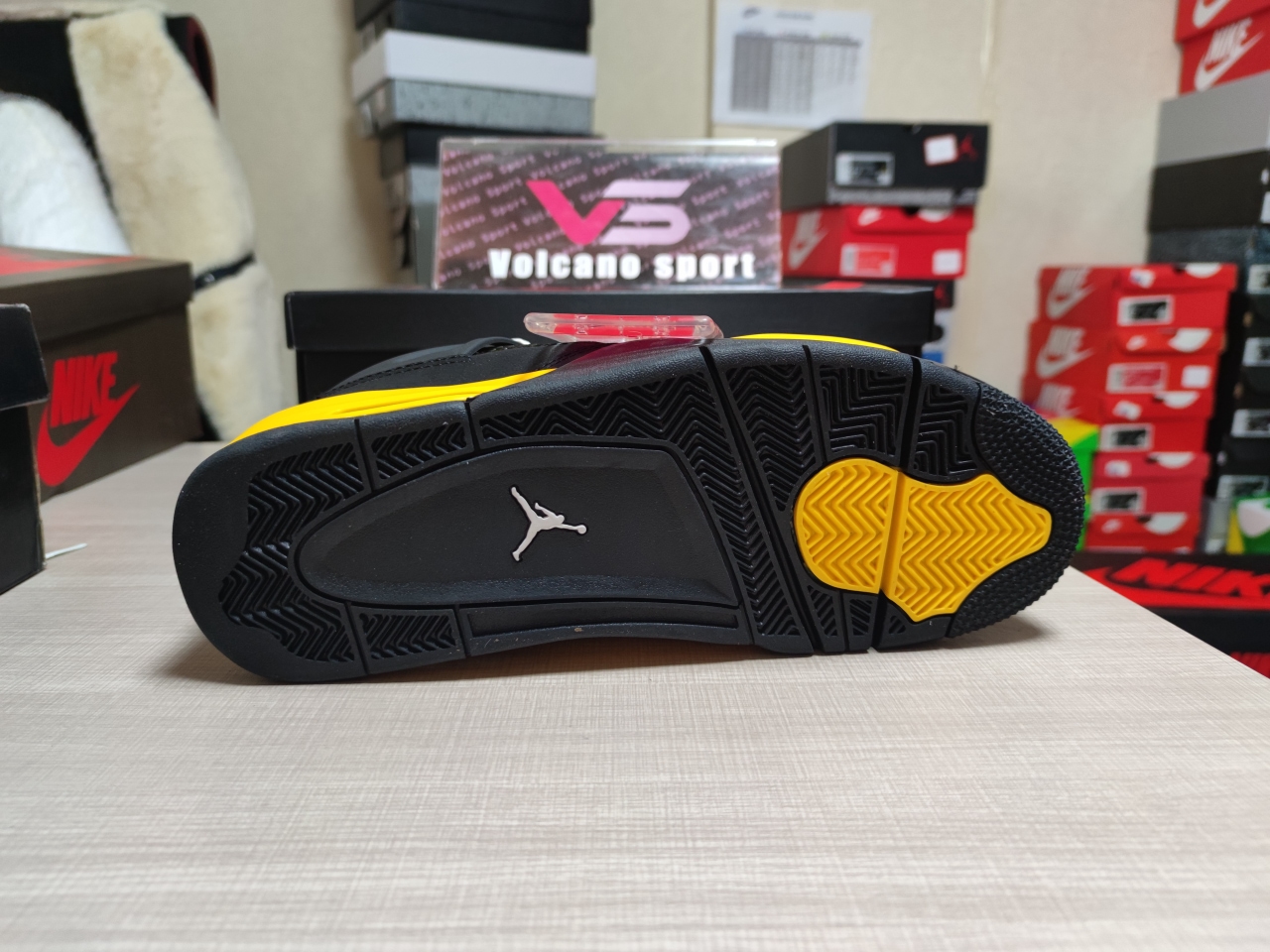 Jordan 4 Retro Thunder 308497 008