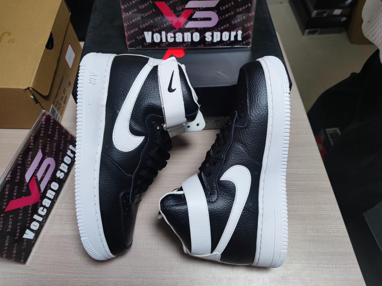 Air Force 1 High '07 Black White CT2303 002
