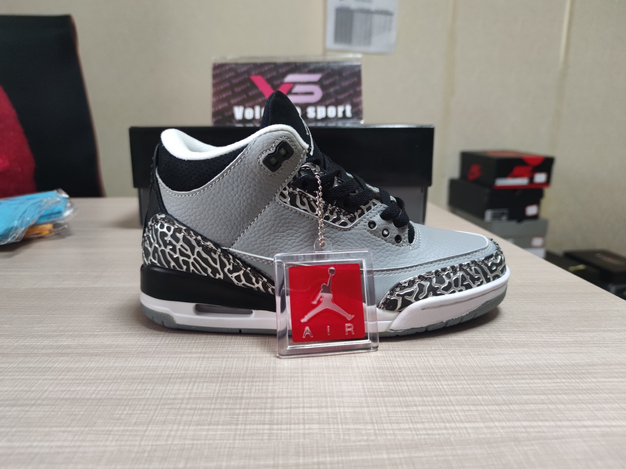 Jordan 3 Retro Wolf Grey 136064 004