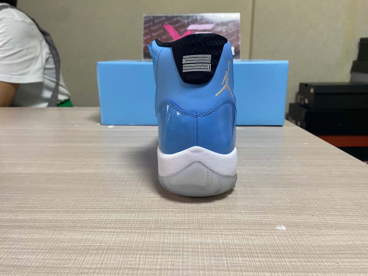 Jordan 11 Retro Pantone 689479-405