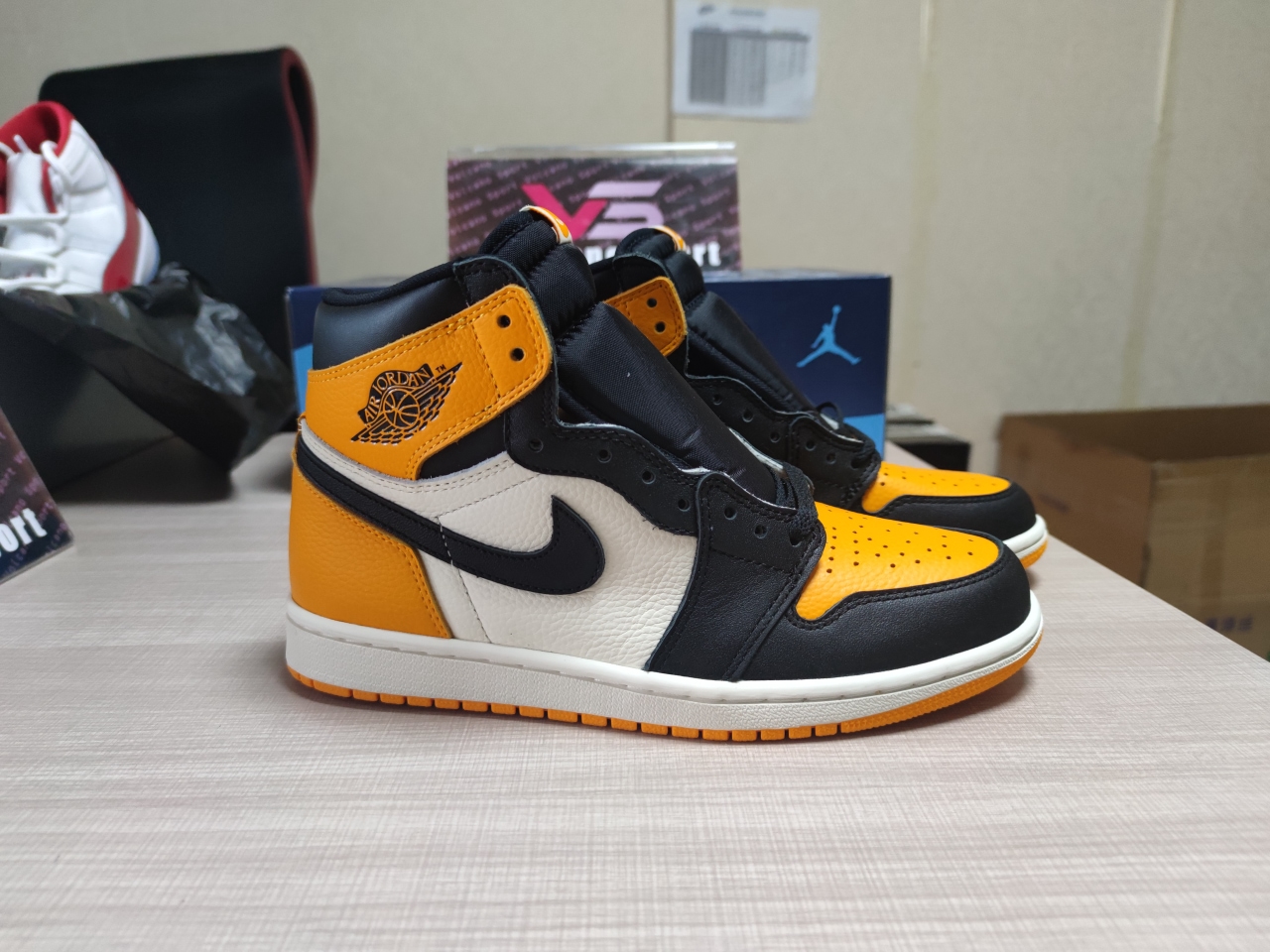 Jordan 1 Retro High OG Taxi 