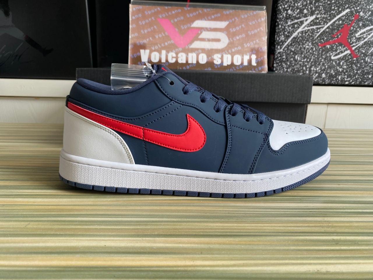 Jordan 1 Low USA CZ8454-400