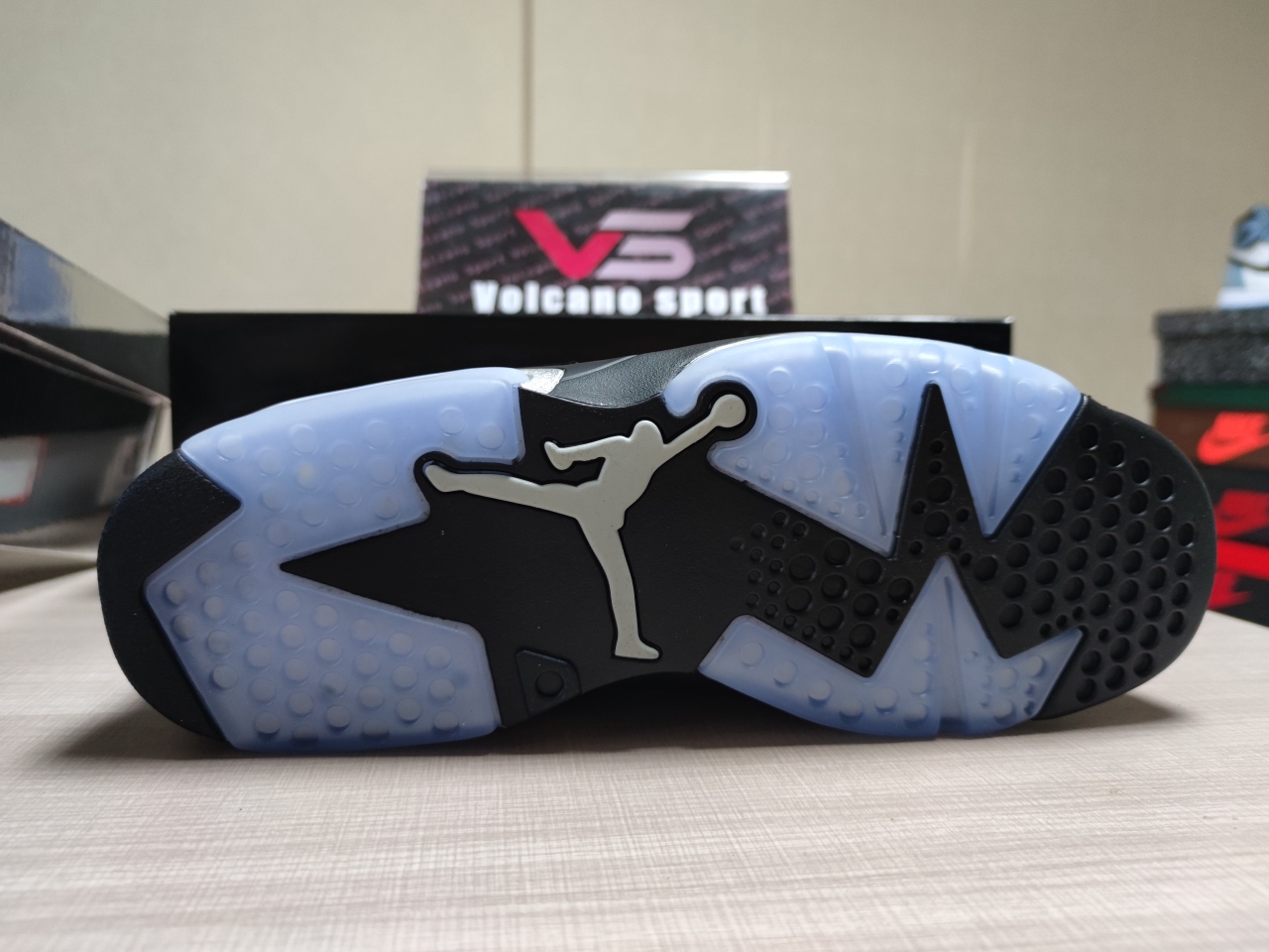 Jordan 6 “Metallic Silver” DX2836-001