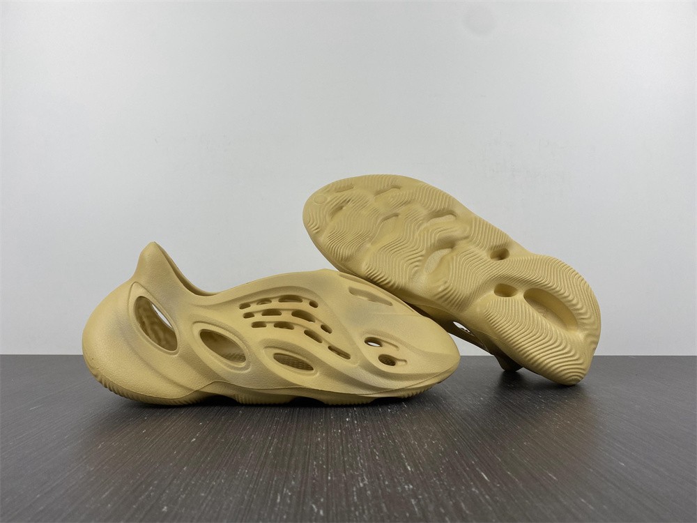 adidas Yeezy Foam RNR Desert Sand GV6843