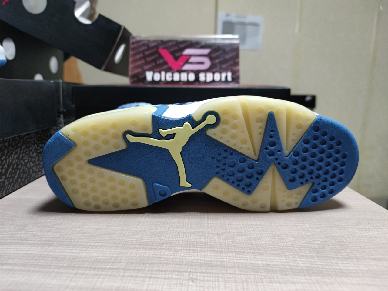 Jordan 6 Retro Washed Denim DM9045-100