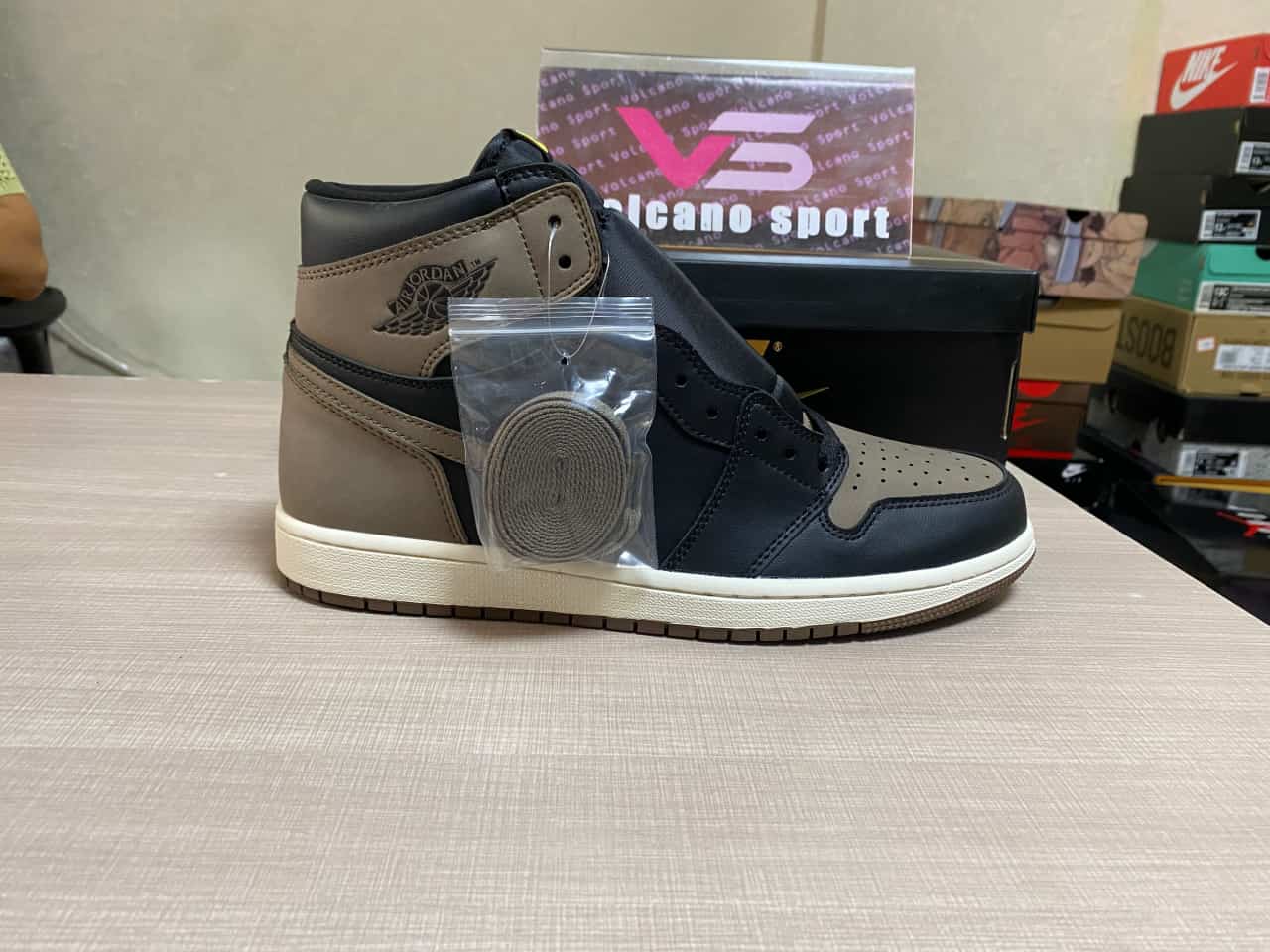 Jordan 1 Retro High OG Palomino DZ5485-020