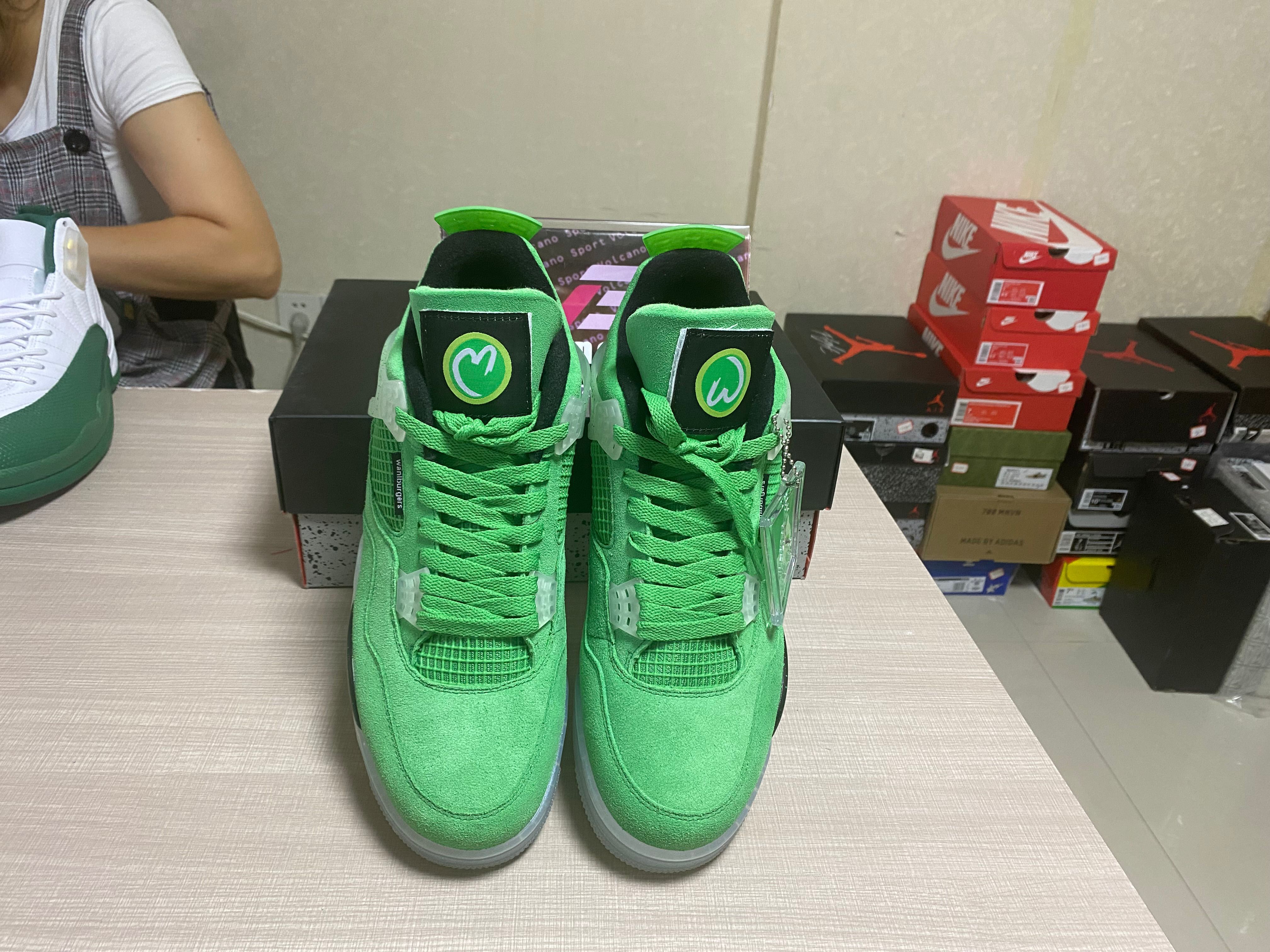 Jordan 4 Retro Wahlburgers AJ4A61426 LN4