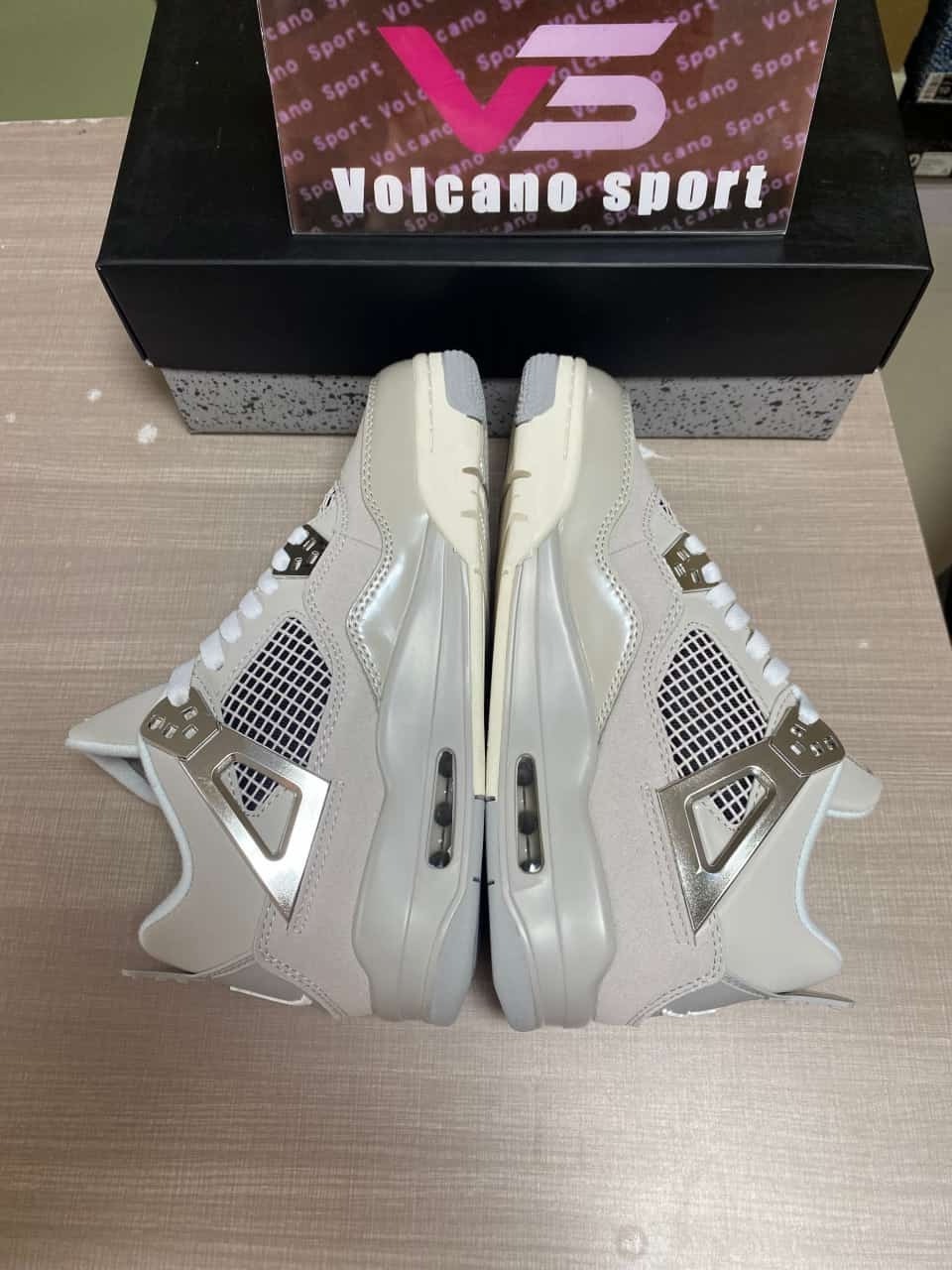 Jordan 4 Retro Frozen Moments AQ9129-001