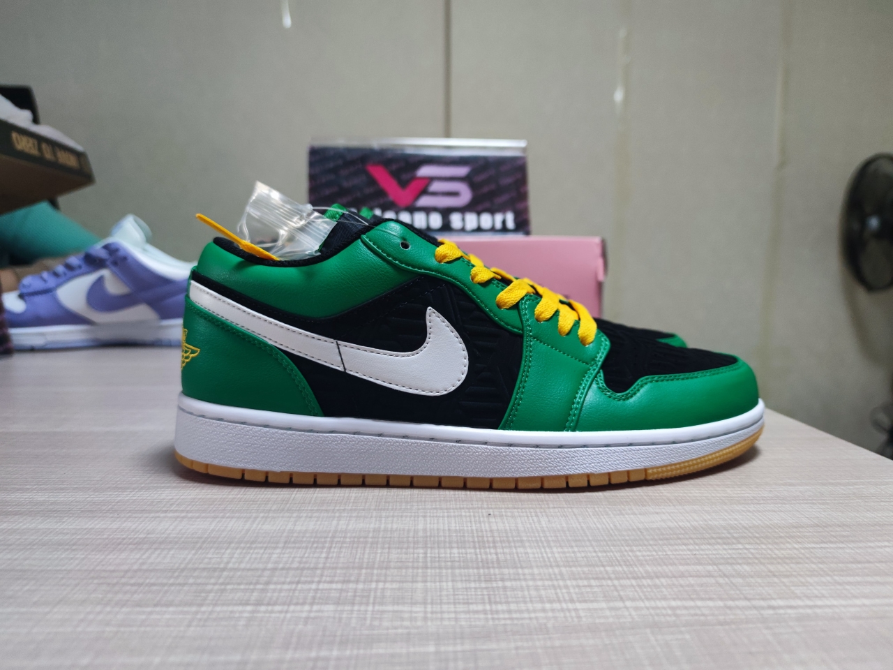 Jordan 1 Low SE Holiday Special (2022) DQ8422 300