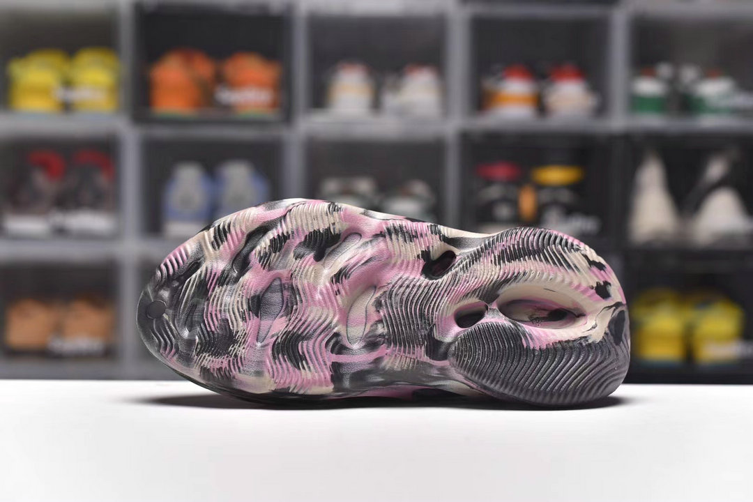 adidas Yeezy Foam RNR MX Carbon IG9562