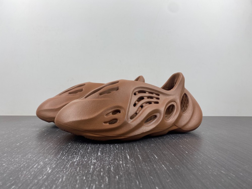 adidas Yeezy Foam RNR Clay Red HP5335