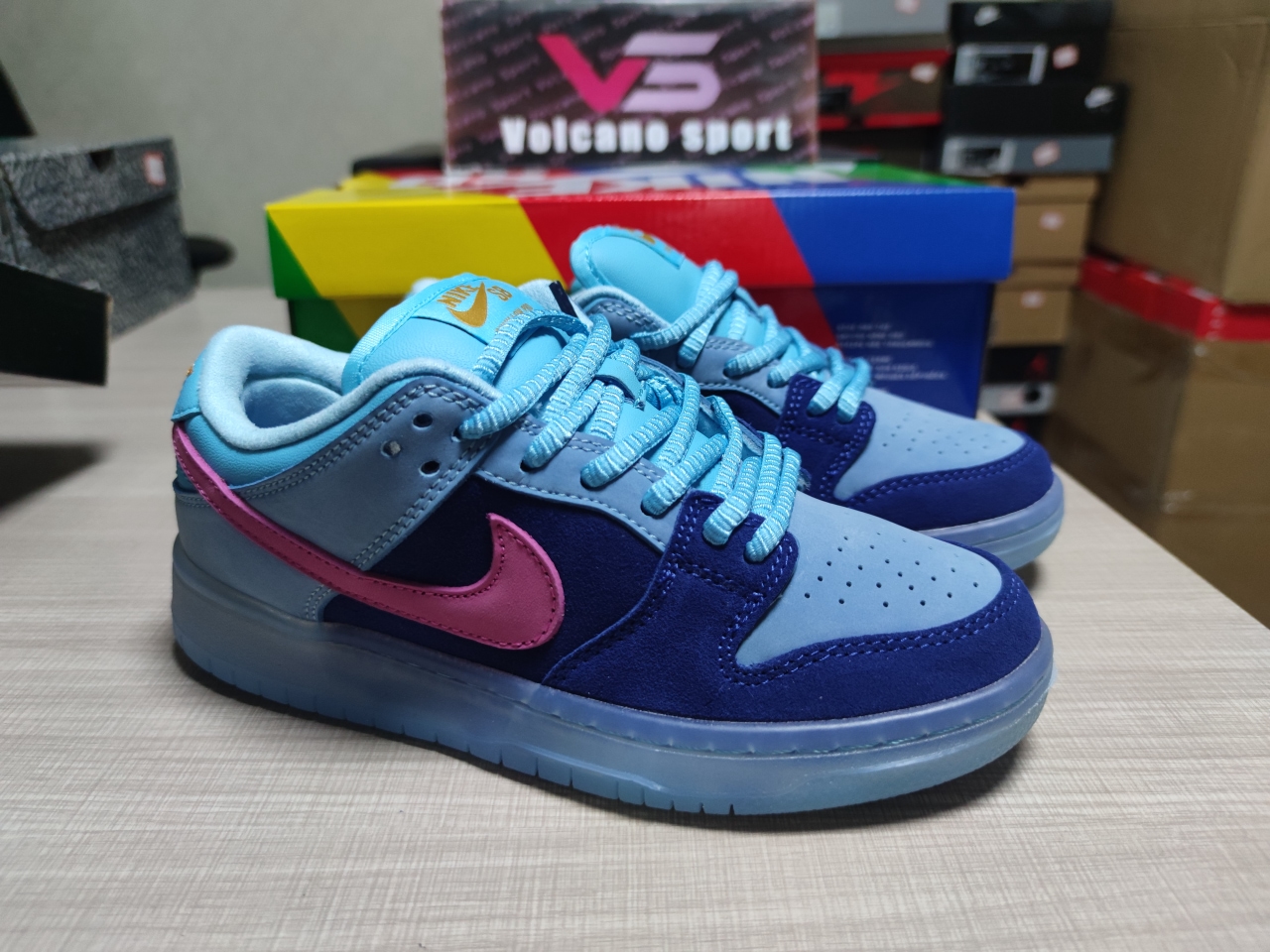 SB Dunk Low Run The Jewels DO9404-400