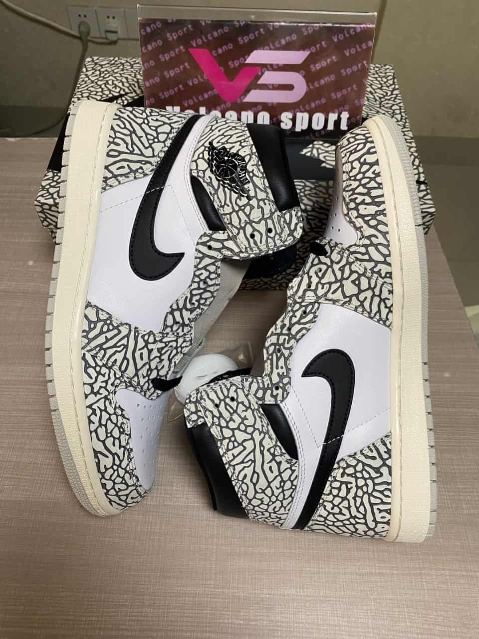 Jordan 1 Retro High OG White Cement DZ5485-052