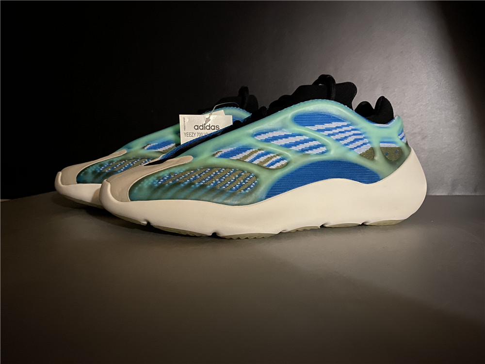 adidas Yeezy 700 V3Arzareth