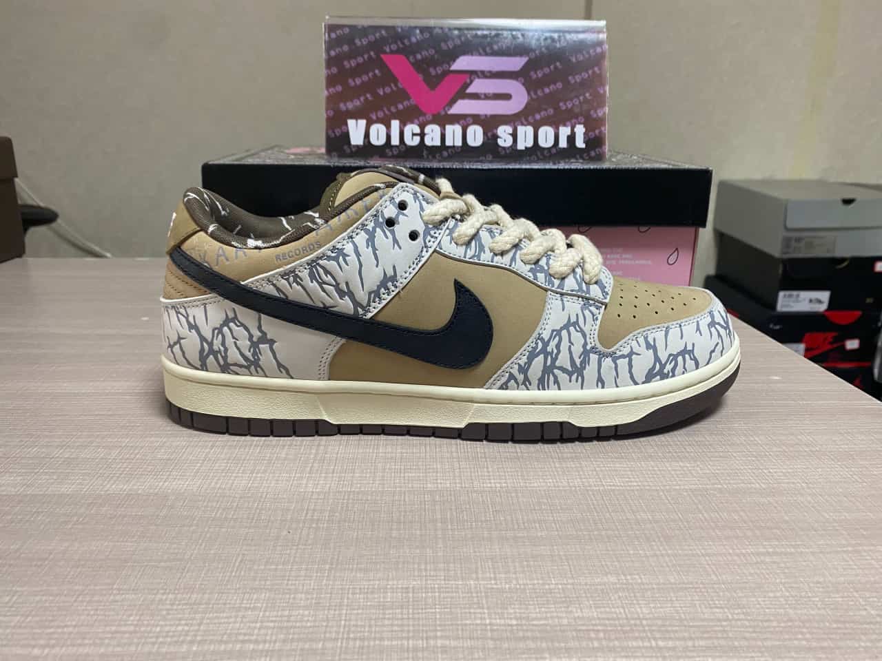 Travis Scott x Nike SB Dunk Low CT5053-010