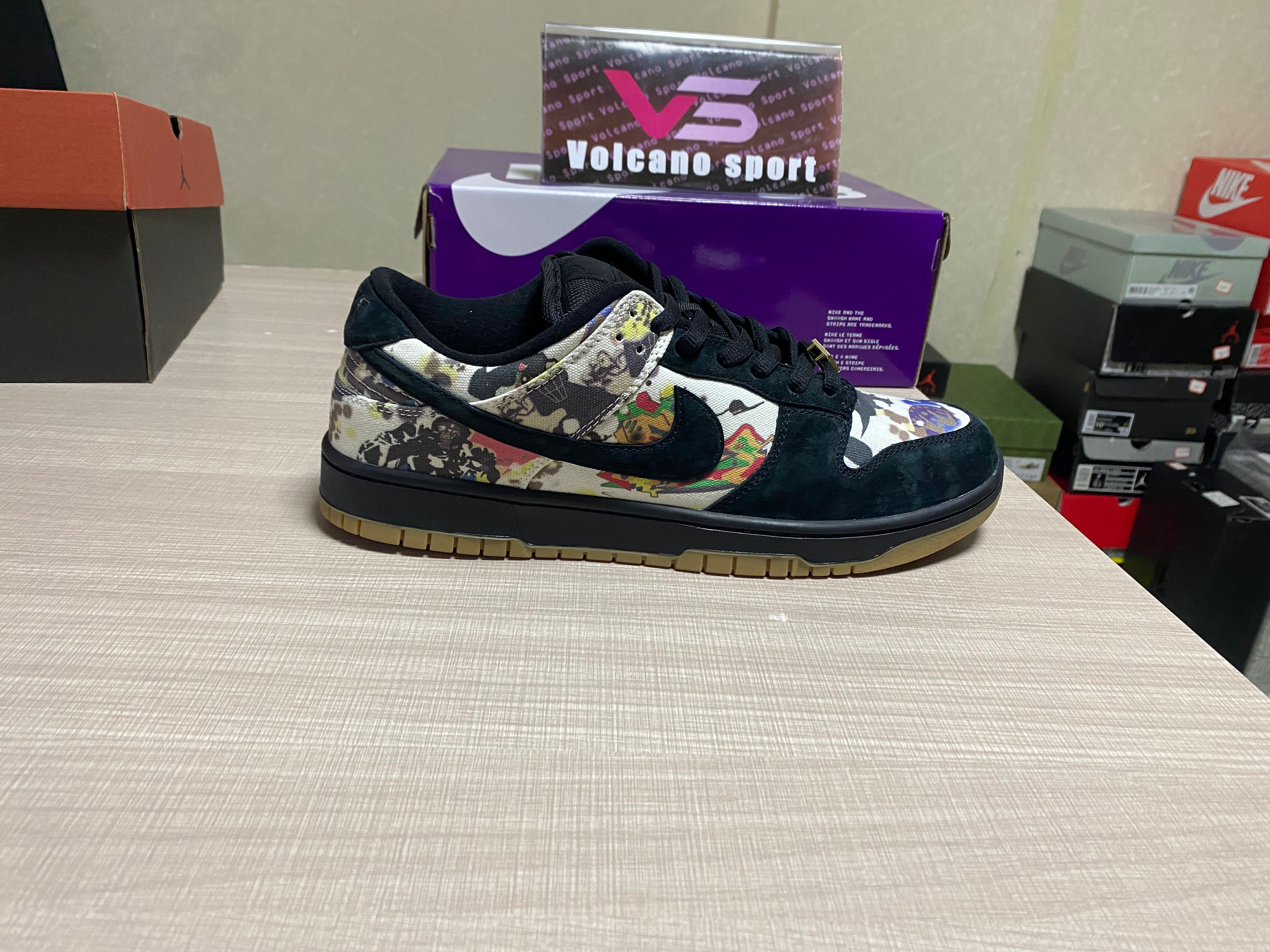 Supreme x Nike SB Dunk Low 