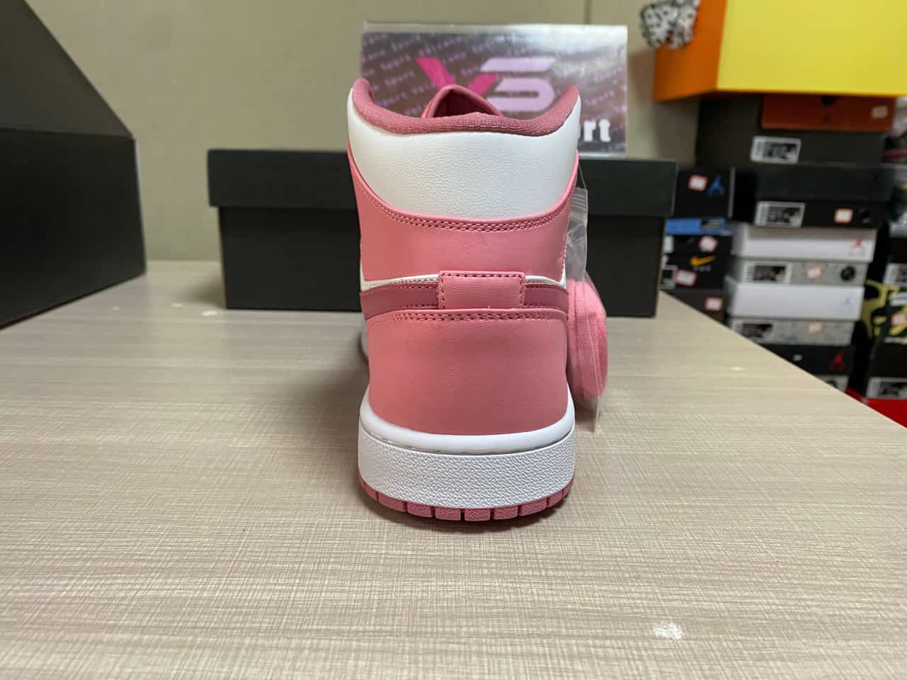 Jordan 1 Mid Valentine's Day DQ8423-616