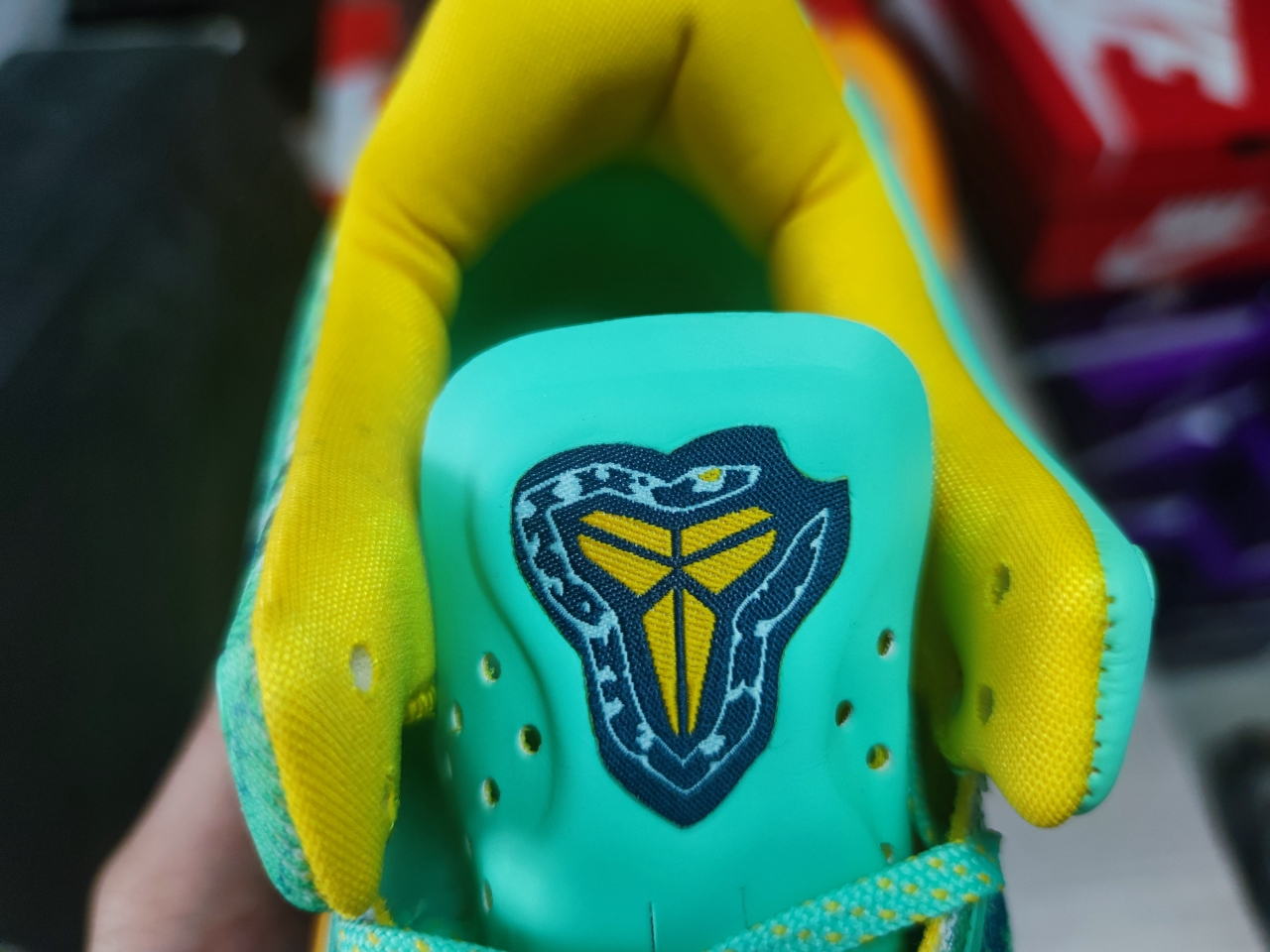 Kobe 8 System Green Glow Laser Orange 555035-304