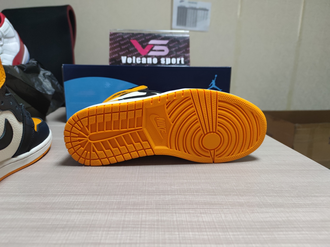 Jordan 1 Retro High OG Taxi 