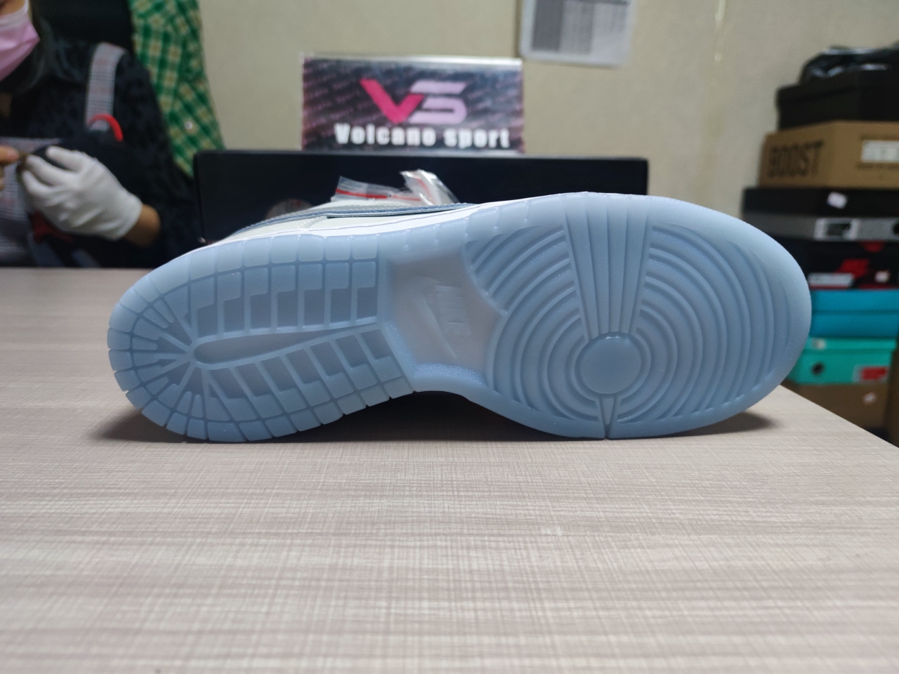 SB Dunk Low White Lobster FD8776-100