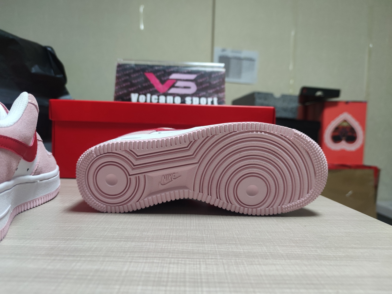 Air Force 1 Low '07 QS Valentine's Day Love Letter DD3384 600