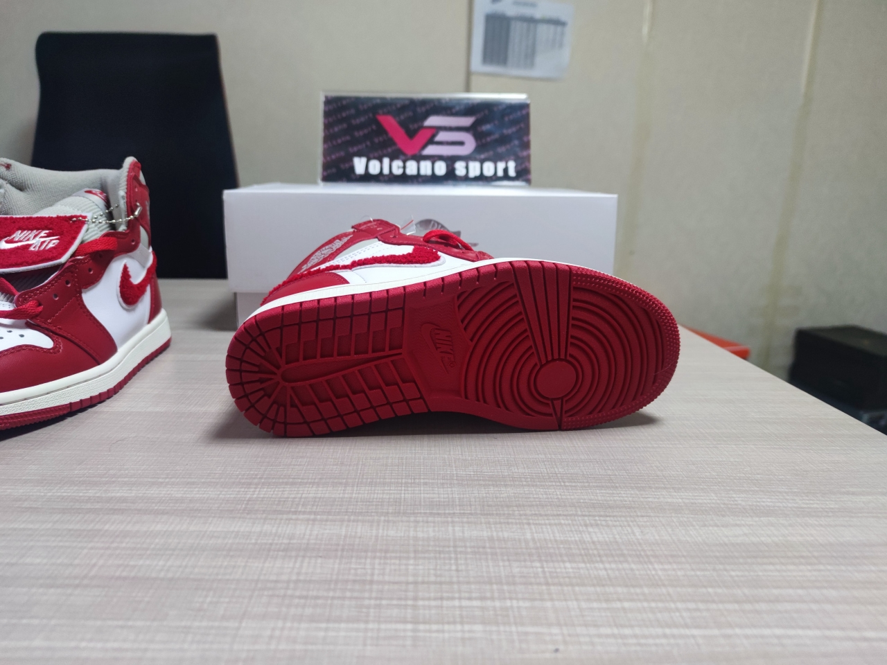 Jordan 1 Retro High OG Varsity Red DJ4891 061