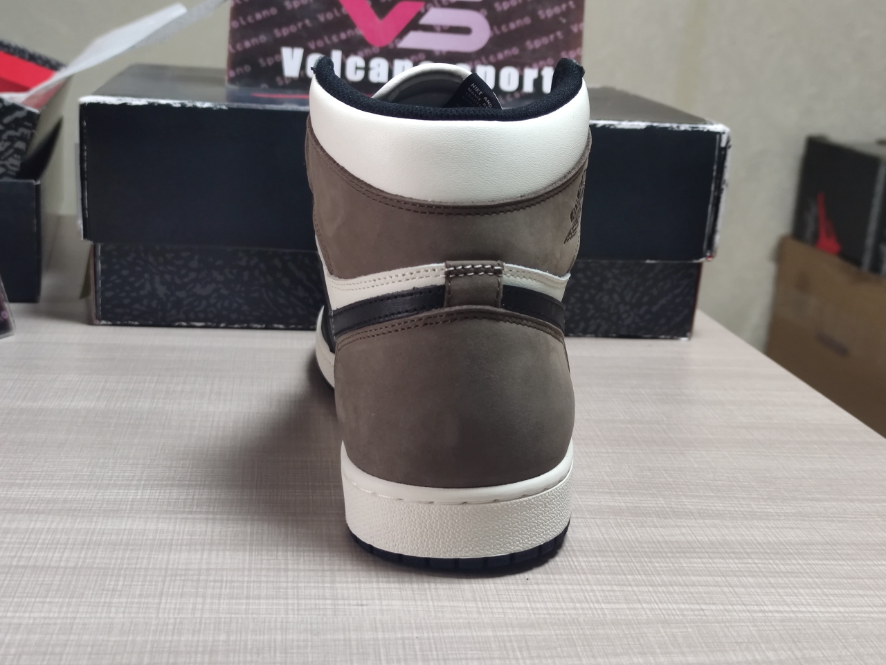 Jordan 1 Retro High Dark Mocha 555088 105