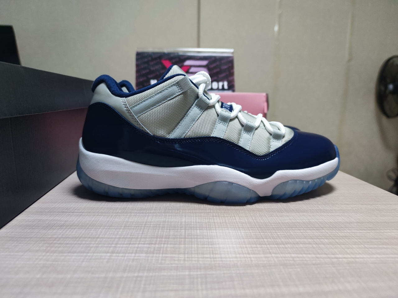 Jordan 11 Retro Low Georgetown 528895 007