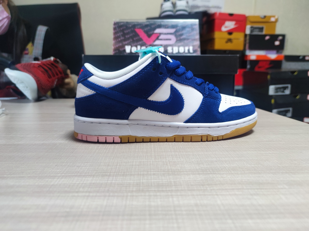 SB Dunk Low Los Angeles Dodgers DO9395-400